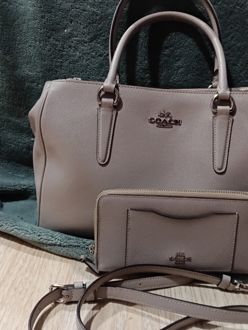 Coach Taupe Cream Pebbled Leather Satchel with Wallet - Picture 15 of 16